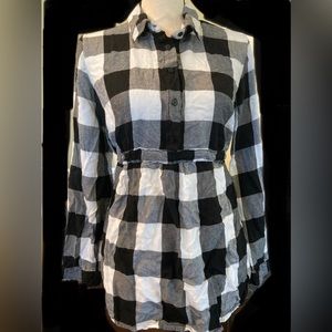 Adorable maternity top with ties for expanding options.